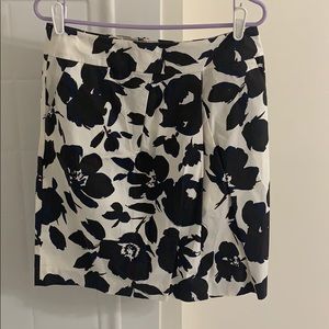 Vera wang skirt size 6